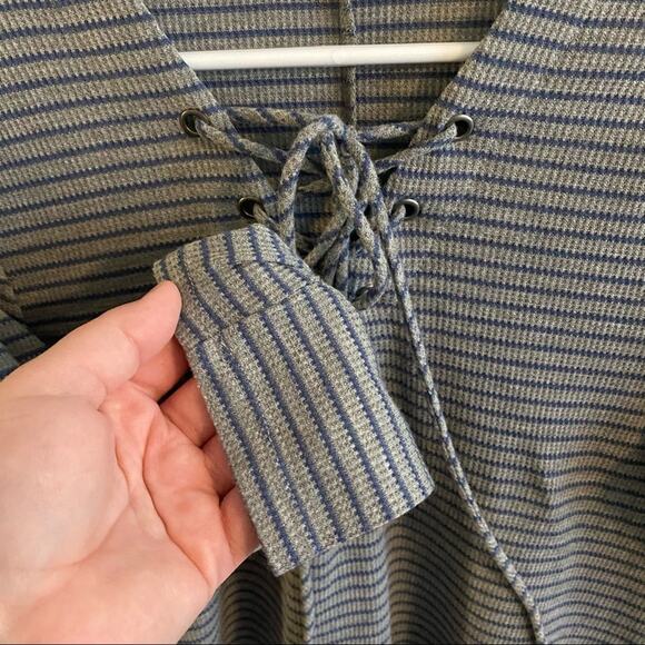 Hannah Blue & Gray Lace Up V-Neck Tunic Top Size Small - Picture 5 of 6